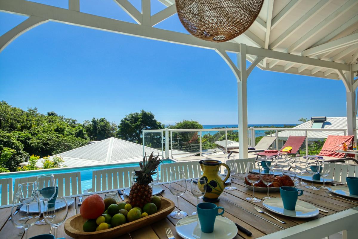 Location maison Martinique - espace repas vue mer